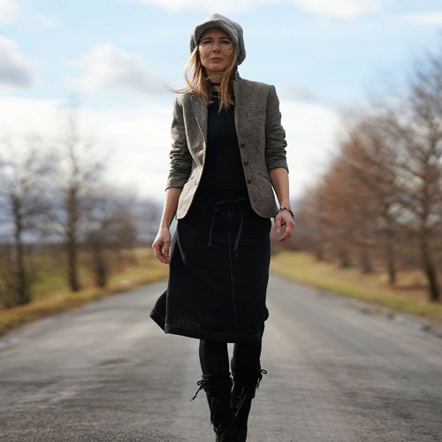 Áčková sukně černá s výšivkou — foto 3