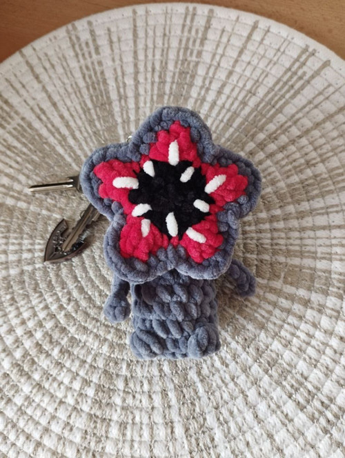 Háčkovaný MINI Demogorgon — foto 5
