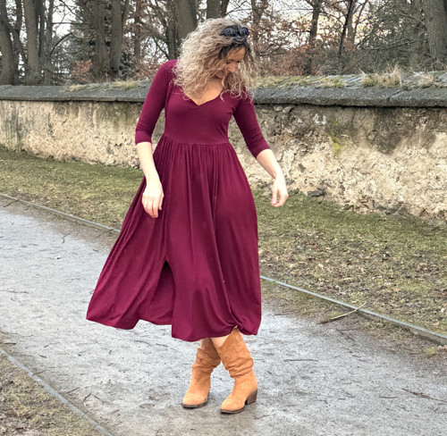 Šaty s rozparky vínové — foto 2
