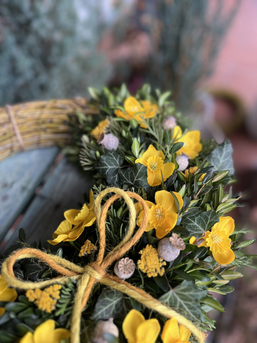 Jarní věnec s narciskami — foto 3