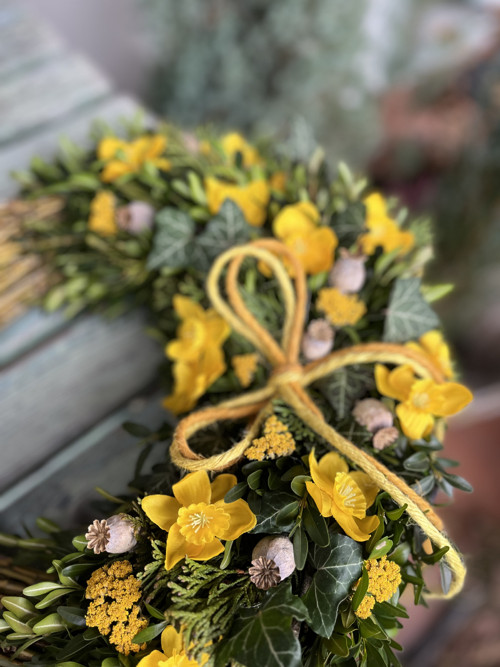 Jarní věnec s narciskami — foto 4