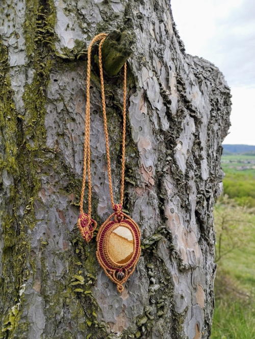 Macramé náhrdelník s obrázkovým jaspisem — foto 2
