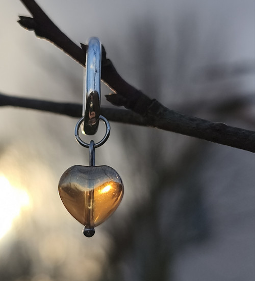 Náušnice ze skla. Medová srdíčka. — foto 4