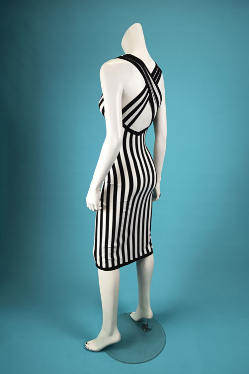 Pruhované šaty Straight stripes — foto 4