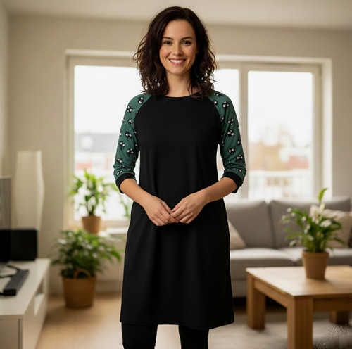 Černé šaty s kočičkami — foto 2