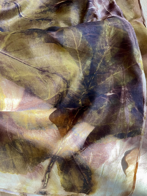 Hedvábná šála ecoprint — foto 2