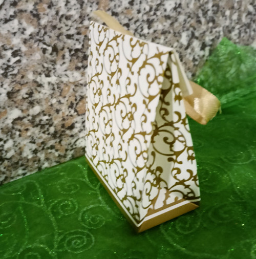 Zlatá darovací krabička — foto 3