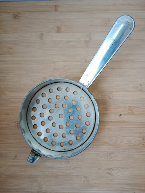 Cedník na halušky DÍLO 17 cm — foto 2