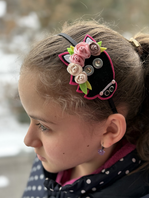Čelenka do vlasů černá s koníkem — foto 3