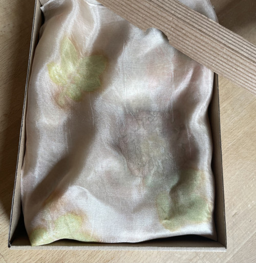 Hedvábná šála ecoprint — foto 3