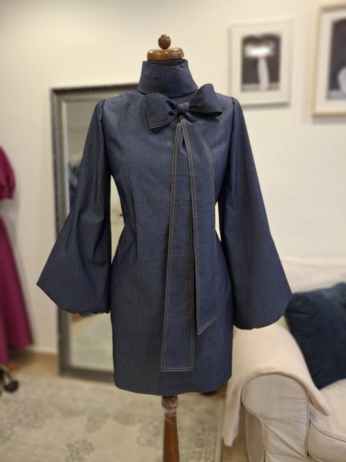 Mini šaty s maxi stuhou... — foto 4