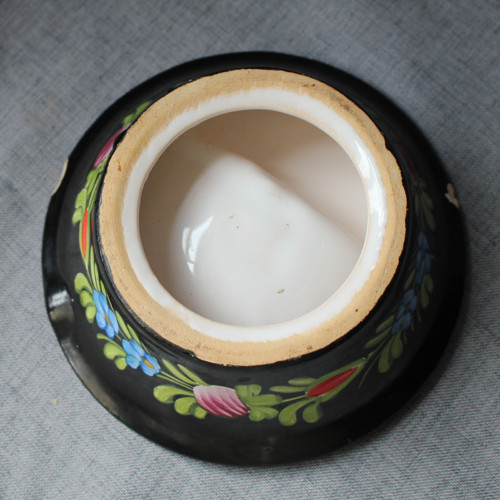 Černý popelník — foto 3