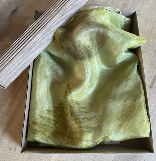 Hedvábná šála ecoprint — foto 4