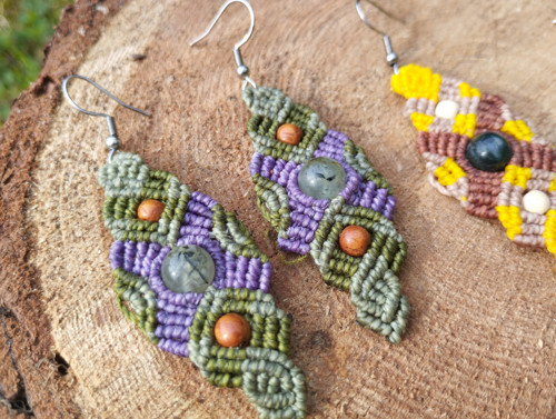 Originální macramé náušnice s korálkem — foto 5