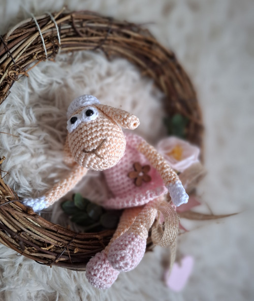 Jarní věnec s háčkovanou ovečkou — foto 3