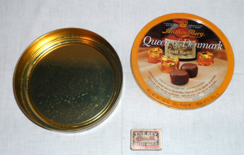 Plechová KRABIČKA pralinky • Anthon Berg, Dánsko — foto 2