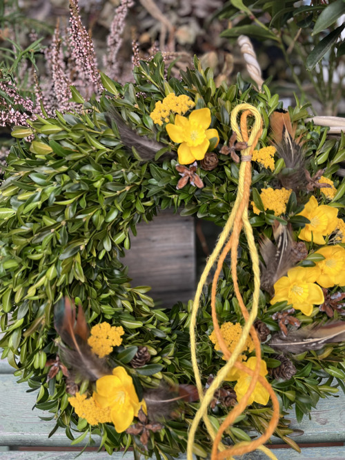 Jarní věnec s narciskami — foto 4