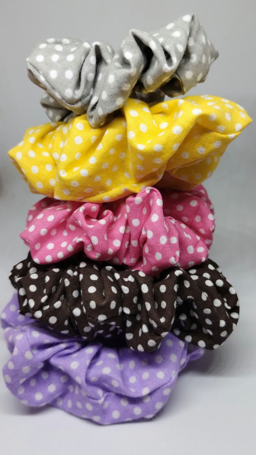 Scrunchie - světle modrá látková gumička do vlasů — foto 2