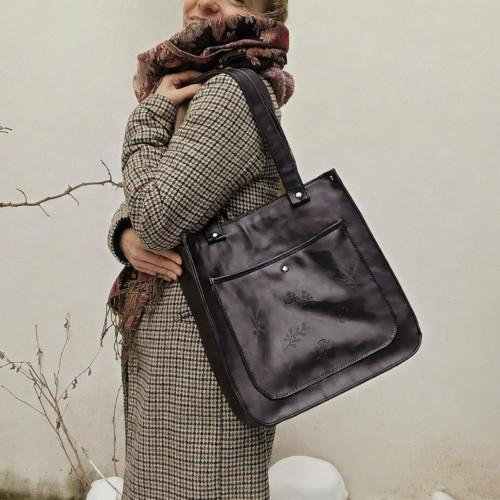 Kabelka WALKING Bag graving BLACK — foto 3