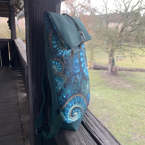Zelený vzor + přední kapsa na zip — foto 4