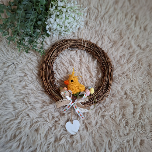 Jarní věnec s háčkovaným kuřátkem — foto 2