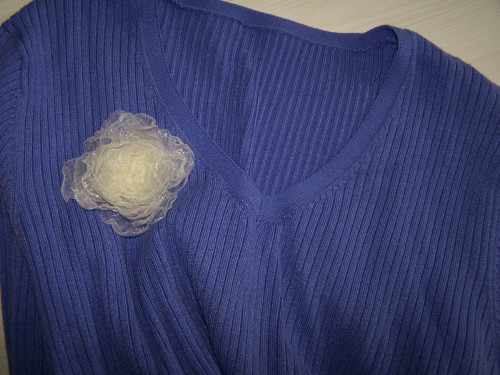 Bílá kytka - brož — foto 2