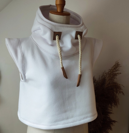 Crop top vesta s kapucí — foto 4