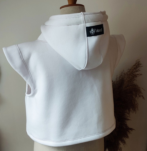 Crop top vesta s kapucí — foto 3