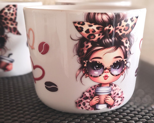 Kávová rebelka (Holčička v leopardím) — foto 3