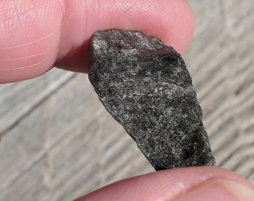 Surový obsidián stříbrný V2586 — foto 2