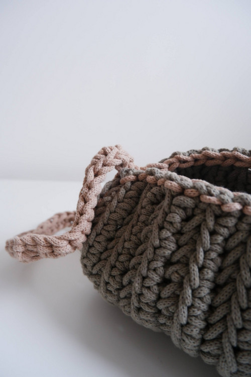 Háčkovaná crossbody kabelka — foto 3