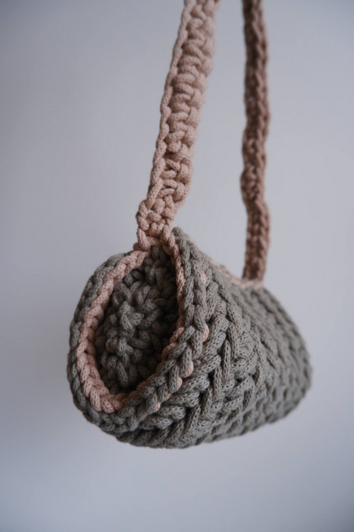 Háčkovaná crossbody kabelka — foto 5
