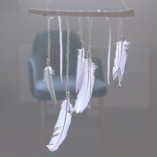 Boho peříčkový závěs s rolničkami — foto 3