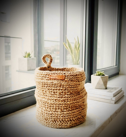 Háčkovaný jutový obal na květináč v boho stylu — foto 2
