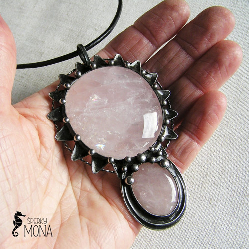 Amulet z růženínu — foto 4