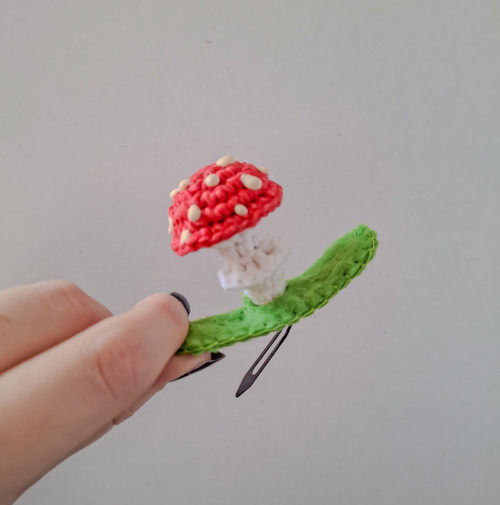 Háčkovaná sponka Muchomůrka — foto 2