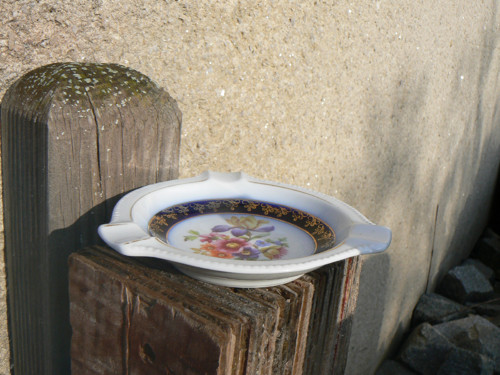 Porcelánový malovaný popelník — foto 4