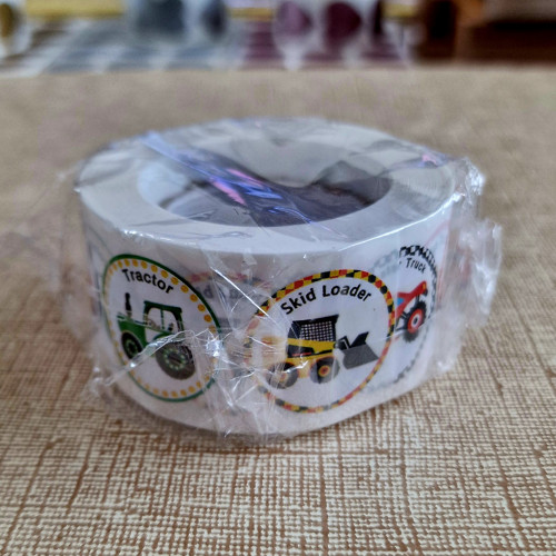 Barevné SAMOLEPKY (průměr 2,5 cm), návin 500 ks — foto 2
