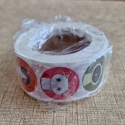 Barevné SAMOLEPKY (průměr 2,5 cm), návin 500 ks — foto 2