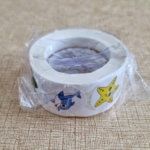 Barevné SAMOLEPKY (průměr 2,5 cm), návin 500 ks — foto 2