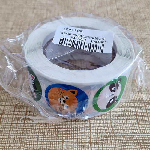 Barevné SAMOLEPKY (průměr 2,5 cm), návin 500 ks — foto 2