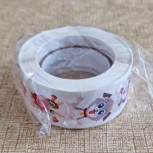 Barevné SAMOLEPKY (průměr 2,5 cm), návin 500 ks — foto 2