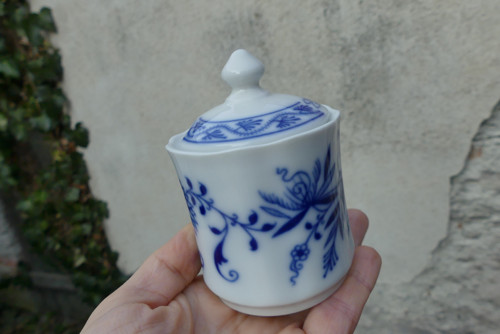 Porcelánová dózička, cukřenka, cibulák — foto 3