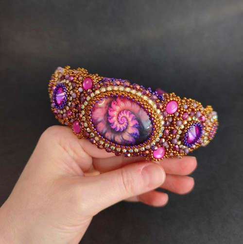 AMETHYSIA -Beaded Embroidery čelenka — foto 3