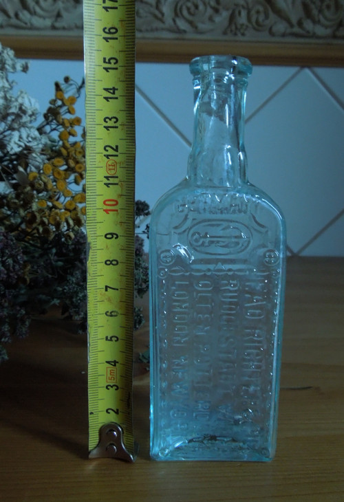 Stará skleněná lékovka — foto 6
