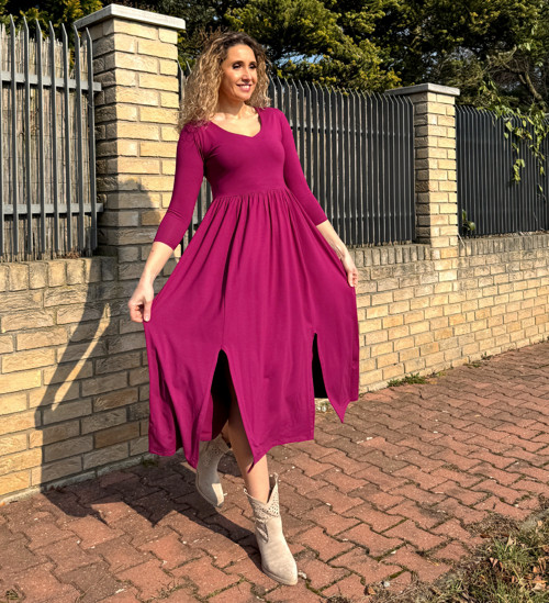 Šaty s rozparky amarant — foto 3