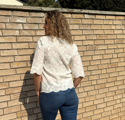 Top s krajkou — foto 4