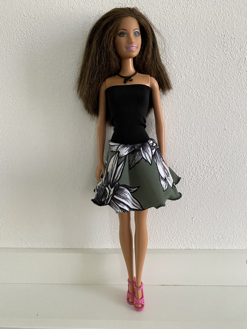 Šaty na panenku Barbie — foto 3