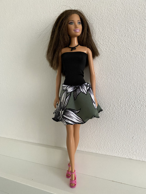 Šaty na panenku Barbie — foto 2