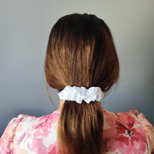 Spona do vlasů scrunchie bílá — foto 4